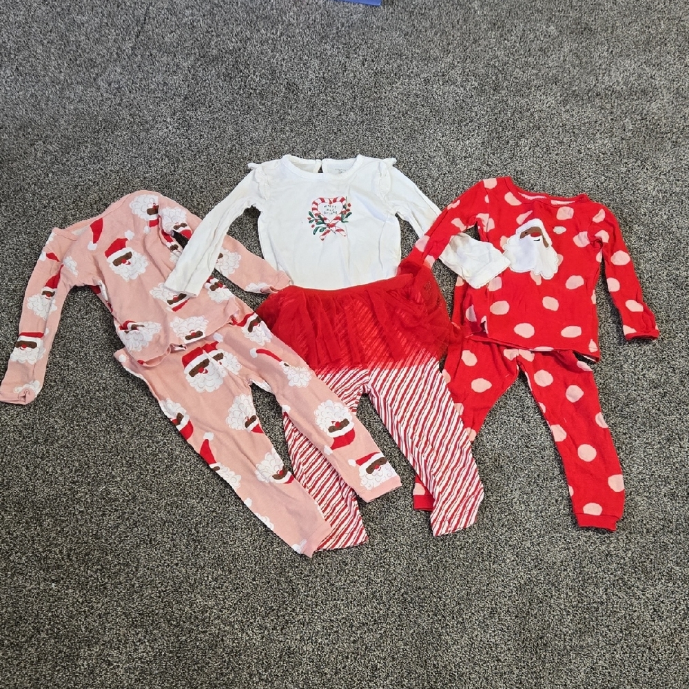 18 MONTH CARTERS GIRLS CHRISTMAS OUTFIT WITH 2 SETS OF PAJAMAS